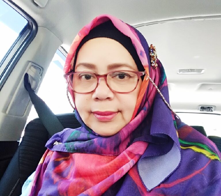 Emisarti, S.Pd. - Guru Bahasa Indonesia SMPN 31 Padang