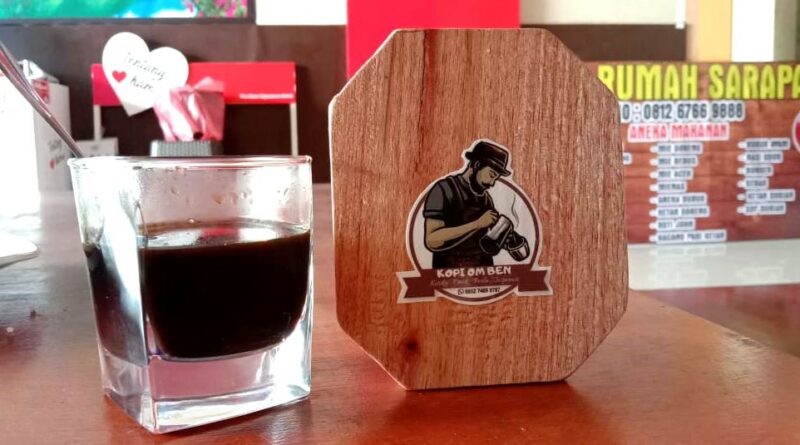 Foto: Kopi Om Ben Guguak Malintang, Padangpanjang. Beberapa tahun terakhir, coffee shop bertumbuhan di Padangpanjang. (Foto: Muhammad Subhan)