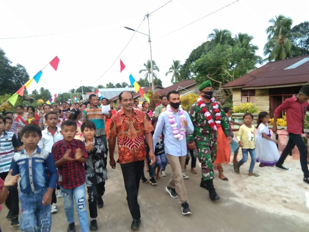 Foto saat Camat Marotai Jaya Ikut Merayakan HUT Gereja Gunung Batu