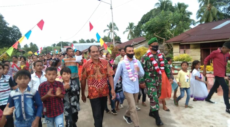 Foto saat Camat Marotai Jaya Ikut Merayakan HUT Gereja Gunung Batu