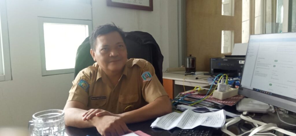 Foto Kepala Inspektorat Marwanto P. Soediki saat di temui di ruang kerjanya
