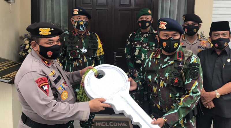 Foto Wakapolda Kalteng, Dansatbrimob Polda Kalteng Kombes Pol Bambang Widjanarko Baiin Karolog, Irwasda, Kasrem 102 Panju Panjung.