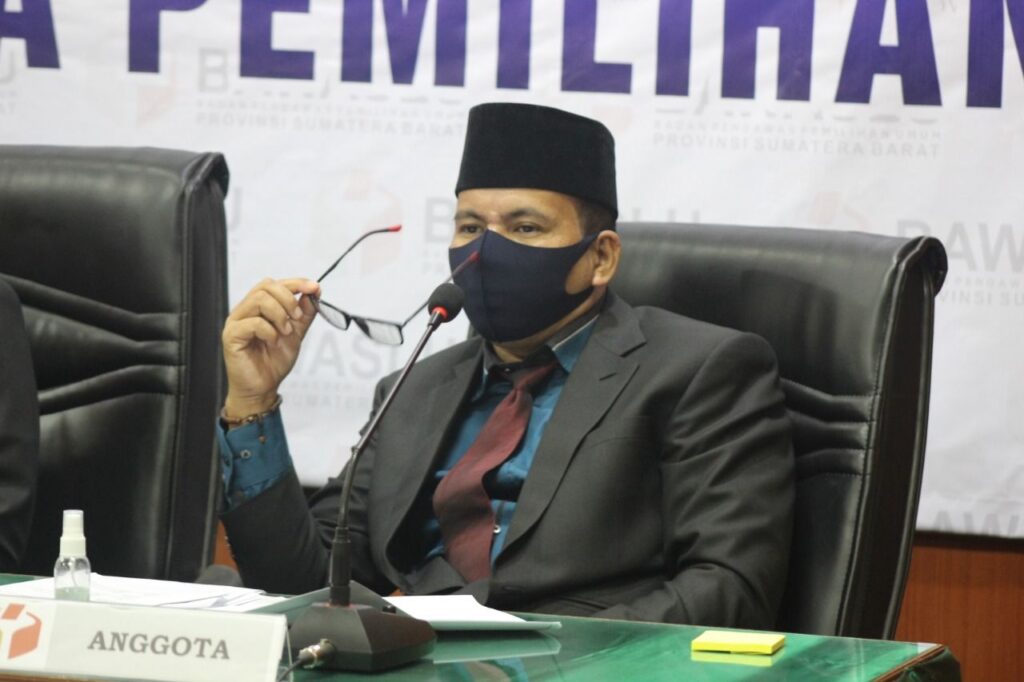 Foto Komisioner Bawaslu Sumbar Vifner
