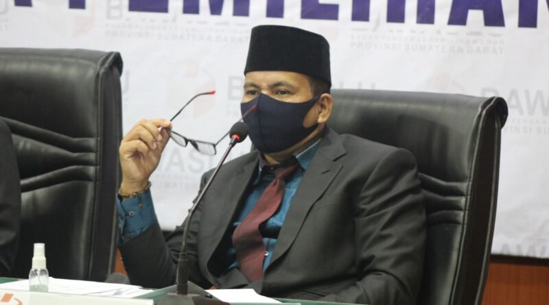 Foto Komisioner Bawaslu Sumbar Vifner