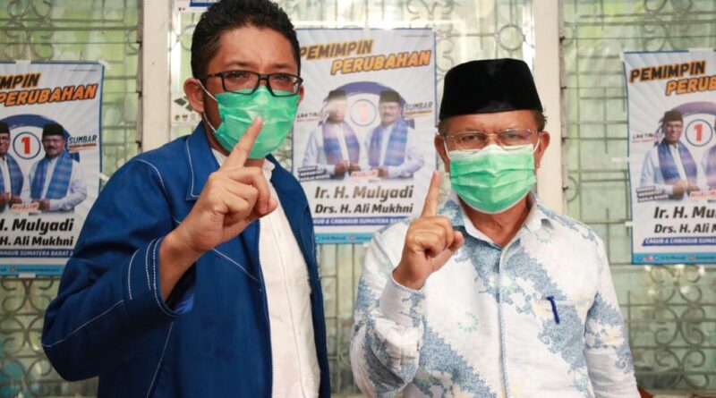Foto Calon Wakil Gubernur Sumbar nomor urut 1 Drs. H. Ali Mukhni saat kunjungan di Padang