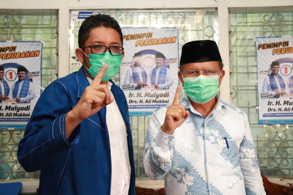 Foto Calon Wakil Gubernur Sumbar nomor urut 1 Drs. H. Ali Mukhni saat kunjungan di Padang