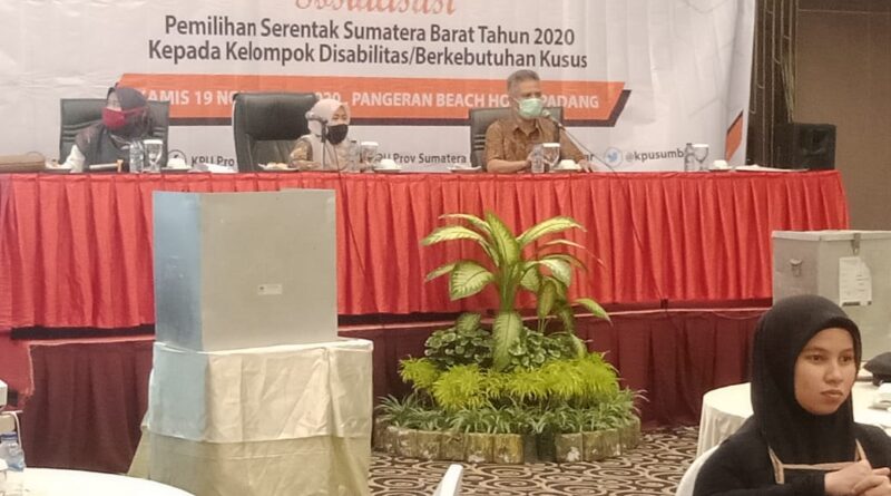 Foto KPU Sumbar mengadakan sosialisasi bagi disabilitas
