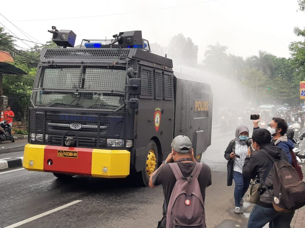 Foto Penyemprotan Desifektan guna Hindari Covid-19