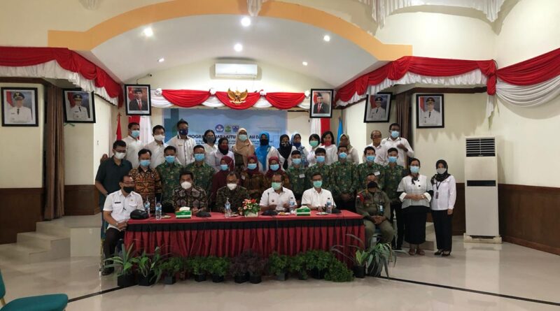 Foto saat Direktur Pendidikan Dasar Apresiasi Mentawai dan LPPM Unand