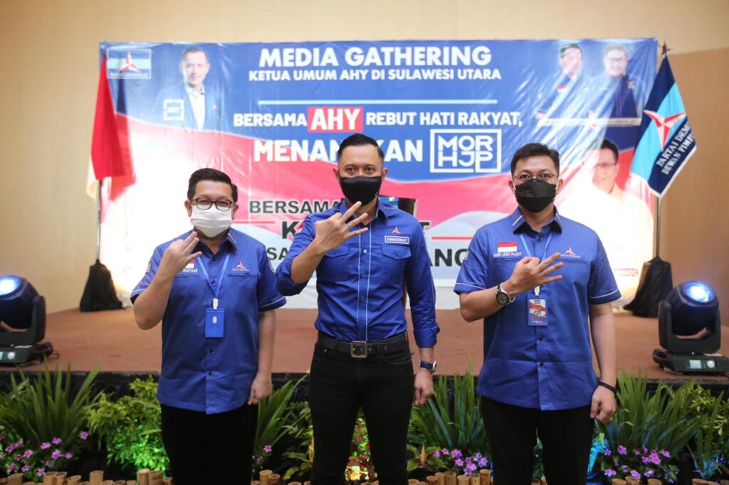 Foto Agus Harimurti Yudhoyono (AHY) dan pasangan calon Wali Kota dan Wakil Wali Kota Manado Mor Dominus Bastiaan-Hanny Joost Pajouw