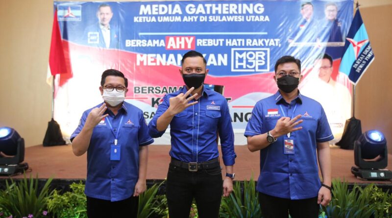 Foto Agus Harimurti Yudhoyono (AHY) dan pasangan calon Wali Kota dan Wakil Wali Kota Manado Mor Dominus Bastiaan-Hanny Joost Pajouw
