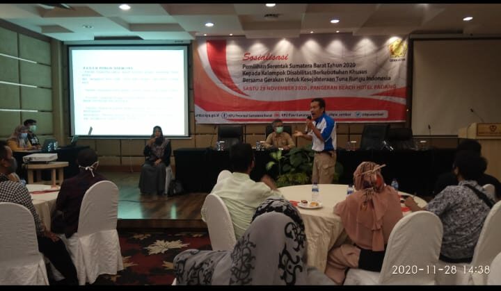 Foto Komisi Pemilihan Umum Provinsi Sumatera Barat (KPU) kembali gelar sosialisasi kepada kelompok Gerakan Untuk kesejahteraan Tuna Rungu Indonesia (GERKATIN)
