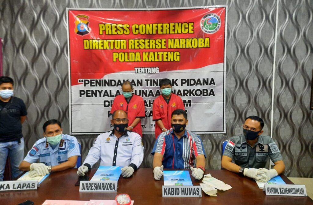 Foto saat konferensi pers penangkapan 2 tersangka pengedar narkoba