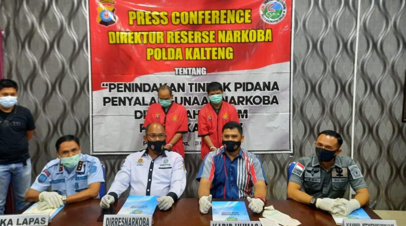 Foto saat konferensi pers penangkapan 2 tersangka pengedar narkoba