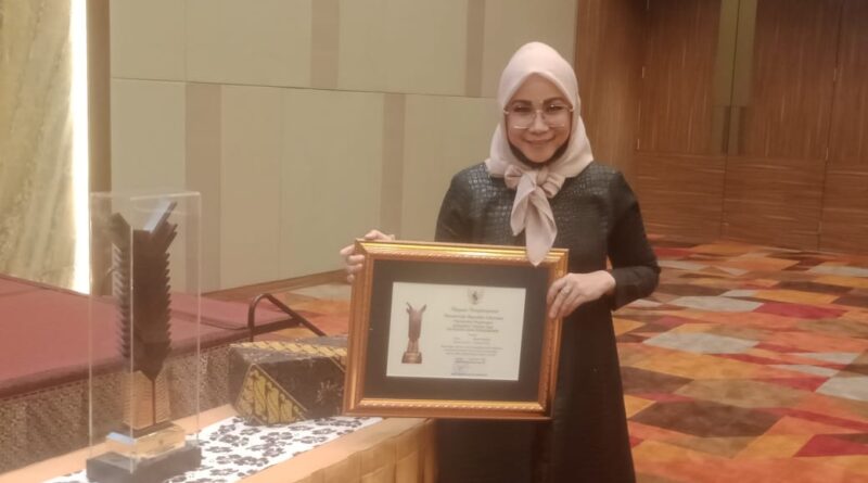 Foto Novia Hertini sebagai Founder batik Lumpo