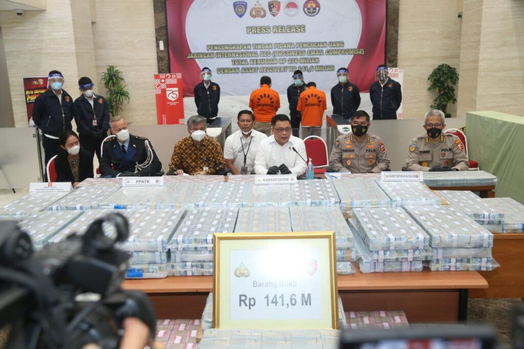 Foto Kabareskrim Komjen Listyo Sigit Prabowo saat konferensi pers di Mabes Polri
