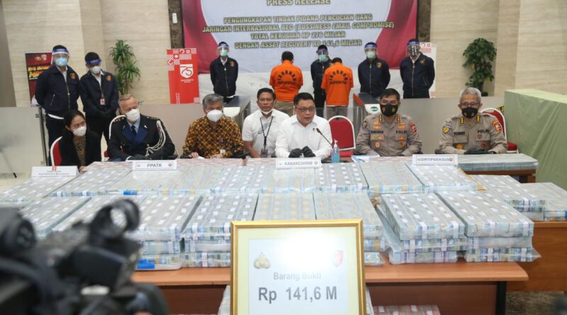 Foto Kabareskrim Komjen Listyo Sigit Prabowo saat konferensi pers di Mabes Polri
