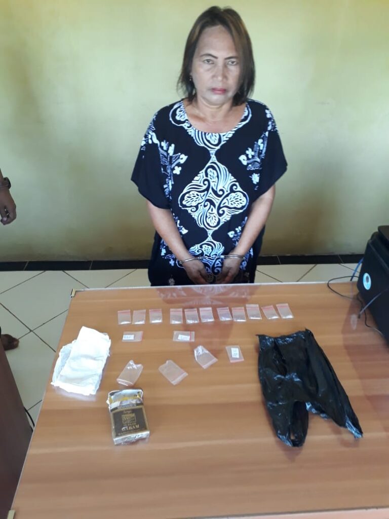 Foto wanita paruh baya diduga pengedar sabu