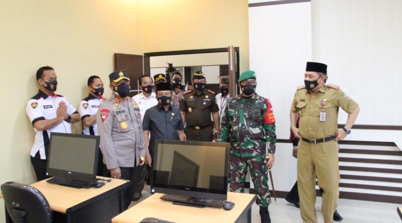 Foto Kapolri Jenderal Polisi Idham Aziz, M.Si. melalui Wakapolri Komjen Pol Dr. Gatot Eddy Pramono, M.Si memimpin peresmian Gedung Asessment Center dan Gedung Promoter milik Polda Kalteng secara virtual