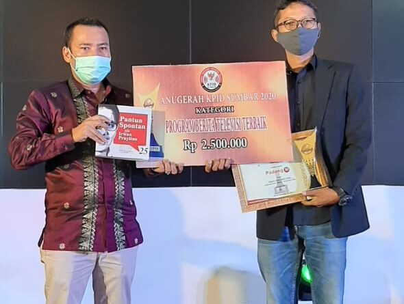 Foto Padang Tv terima Reward dari KPI