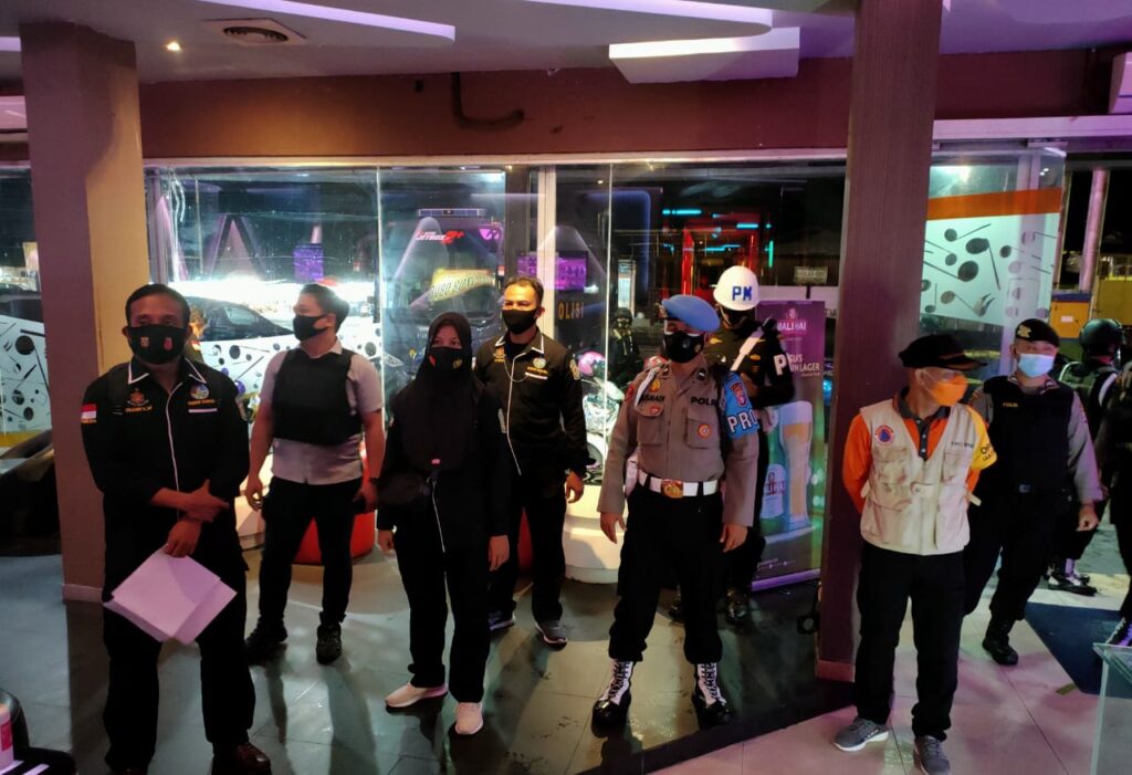 Foto Dirresnarkoba Polda Kalteng Kombes Pol. Bonny Djianto, melalui Kabagbinopsnal Ditresnarkoba Polda Kalteng AKBP H. Hartojo saat Apel
