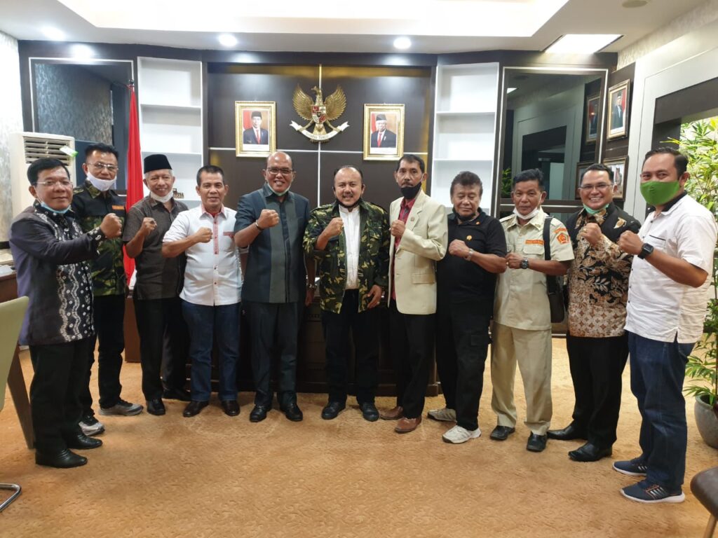 Foto beberapa pengurus DPD PPM dan ketua DPRD Sumbar