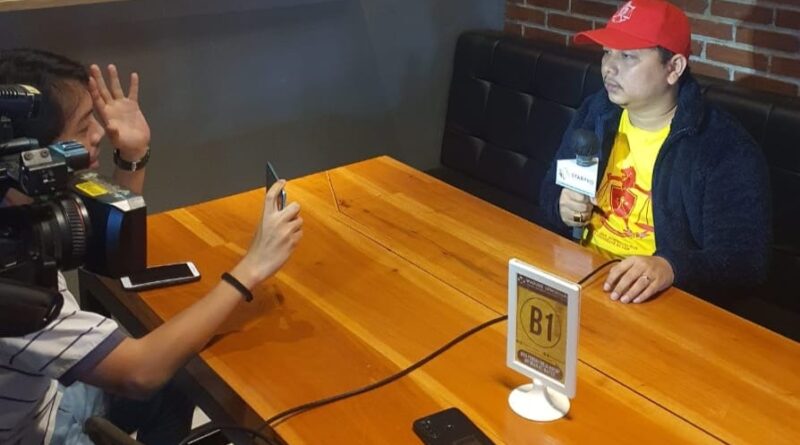 Foto Pitra Romadoni saat diwawancara