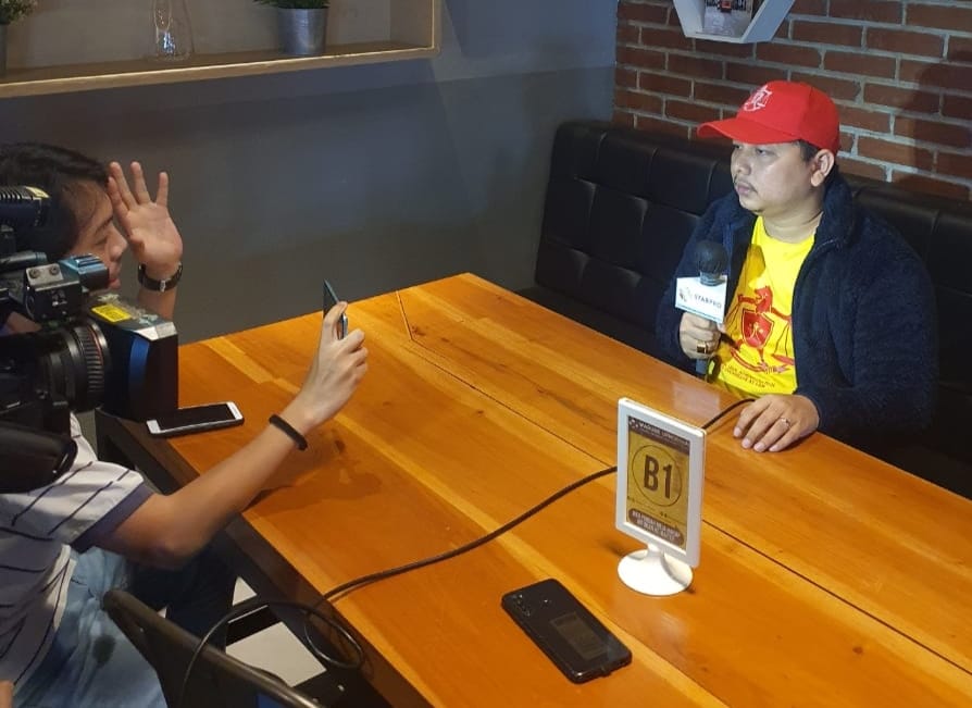Foto Pitra Romadoni saat diwawancara