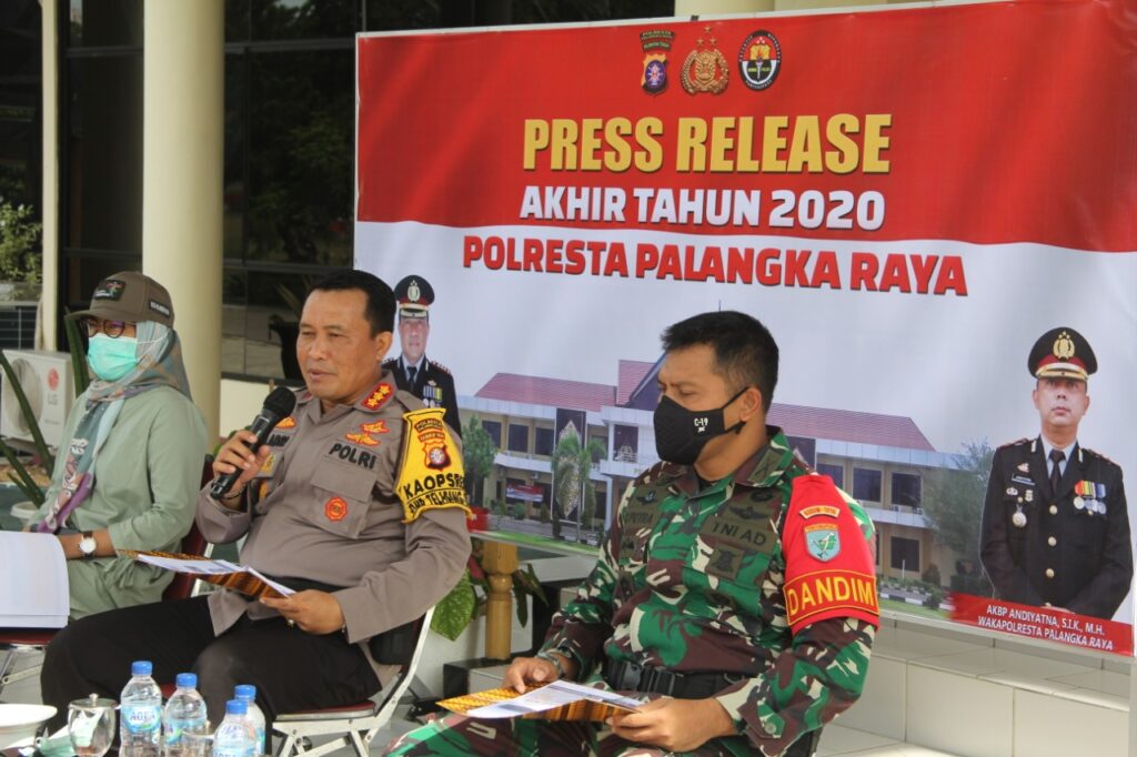 Foto Polda Palangka Raya dengan Forkopimda saat press release
