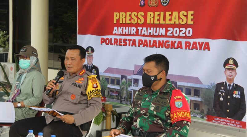Foto Polda Palangka Raya dengan Forkopimda saat press release