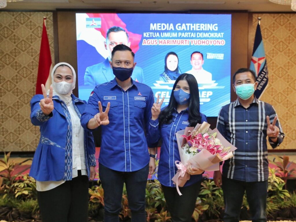 Foto AHY bersama Cellica-Aep saat bertemu