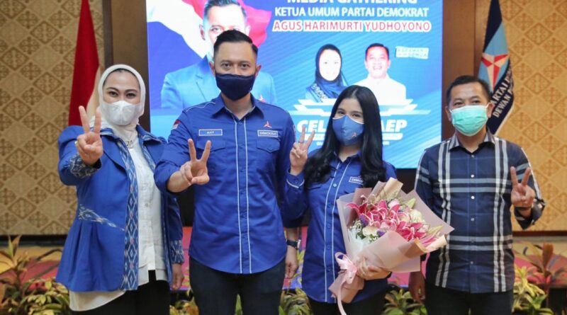 Foto AHY bersama Cellica-Aep saat bertemu