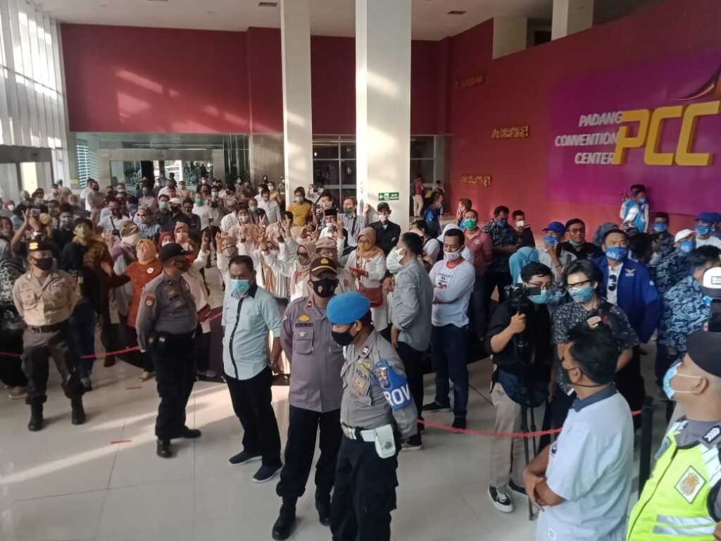 Foto saat pelaksanaan debat calon Gubernur dan wakil gubernur Sumbar