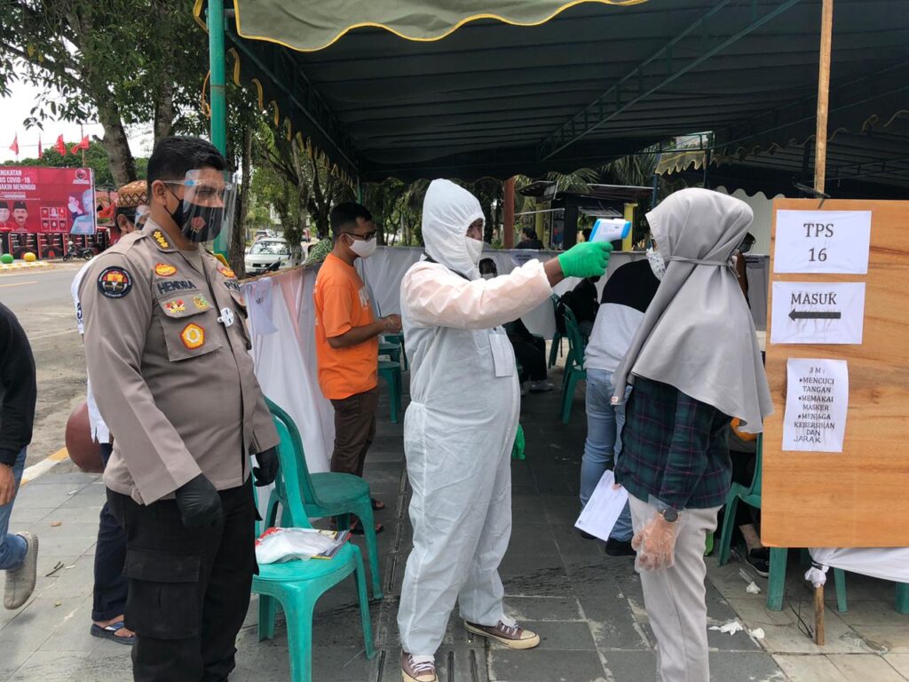 Foto saat melaksanakan protokol kesehatan saat PEMILU