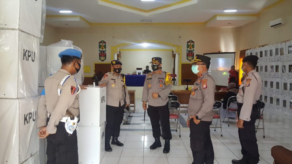 Foto apolresta Palangka Raya, Kombes Pol Dwi Tunggal Jaladri beserta Wakapolresta dan Kabagops