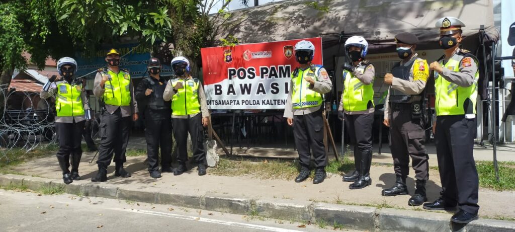 Foto personel Direktorat Lalu Lintas (Ditlantas) Polda Kalteng dipimpin oleh Wadirlantas AKBP Hadi Wahyudi menggelar patroli cipta kondisi pasca pemungutan suara Pilkada
