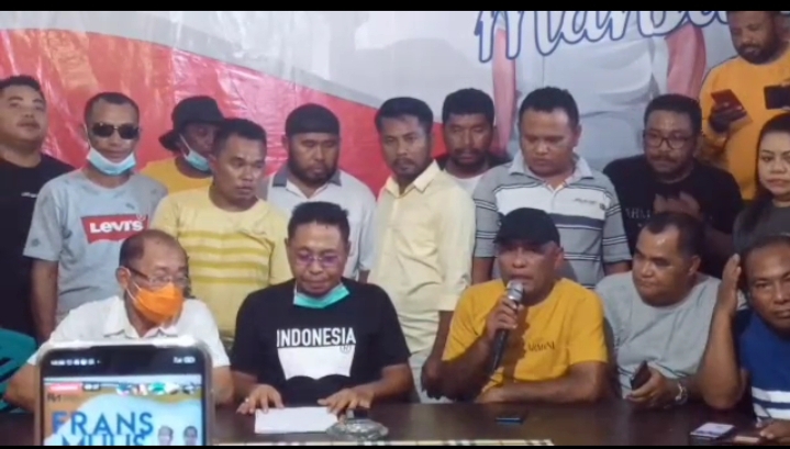 Foto Pasangan Calon Bupati dan Wakil Bupati Halmahera Utara , nomor urut 01, Frans Manery-Muchlis saat konferensi pers