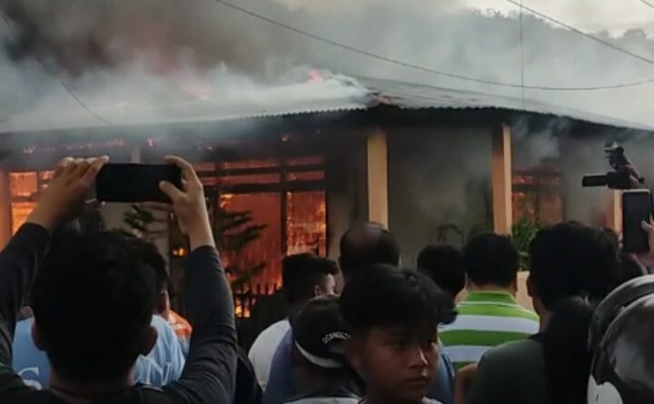 Foto: Kebakaran Rumah di Padang