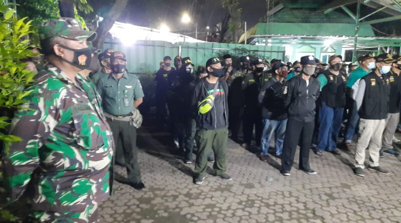 Foto Danramil 08/Duren Sawit Bersama Tim Pemburu Covid-19 Polsek saat apel