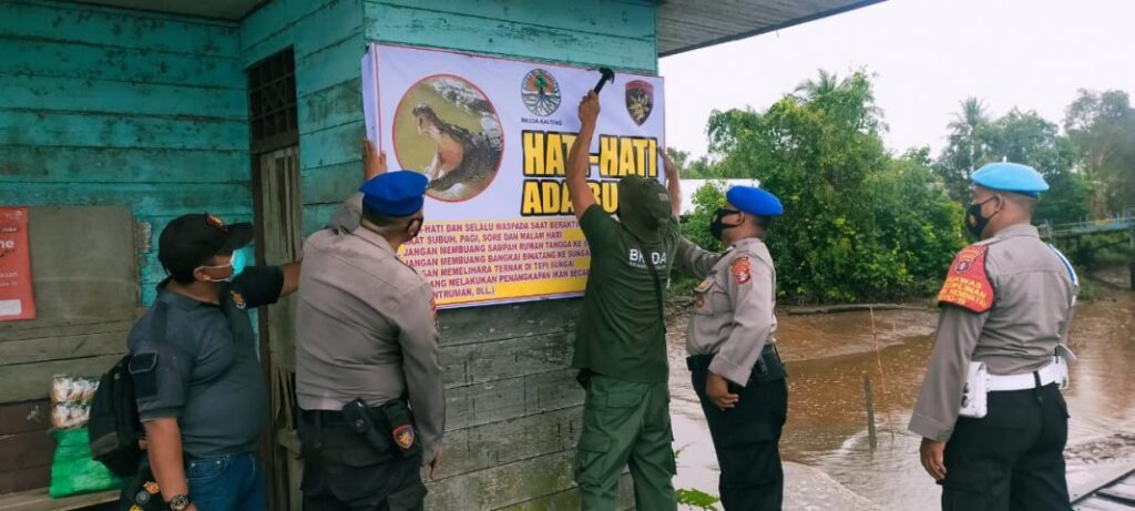 Foto Ditpolairud Polda Kalteng pasang banner imbauan kepada masyarakat