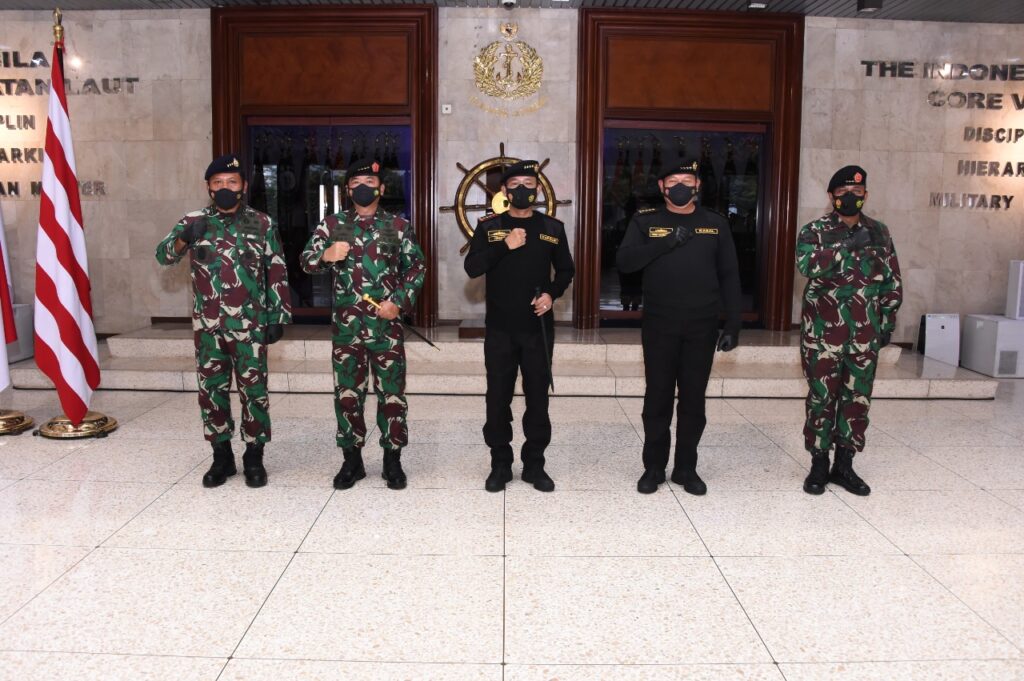 Foto TNI, Kapolri Jendral Polisi Idham Aziz serta jajarannya