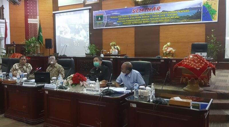 Foto DPRD Sumbar Gelar Seminar