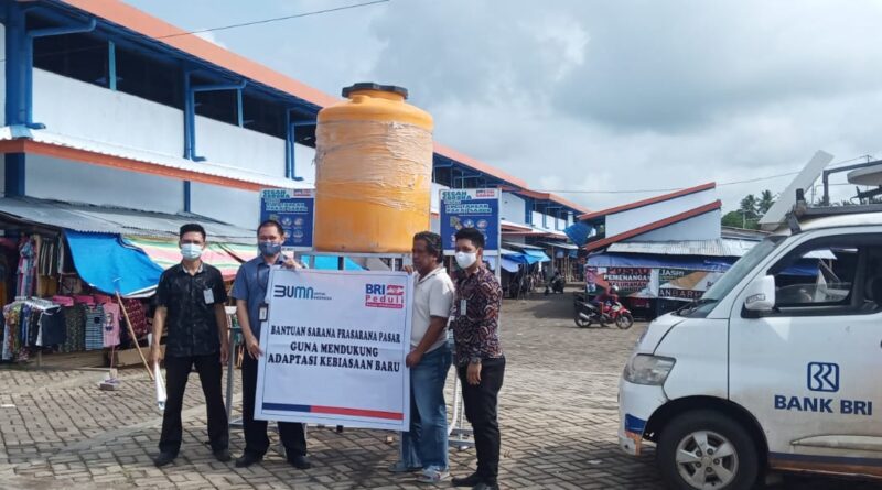 Foto BRI Unit Morotai saat salurkan bantuan di Pasar