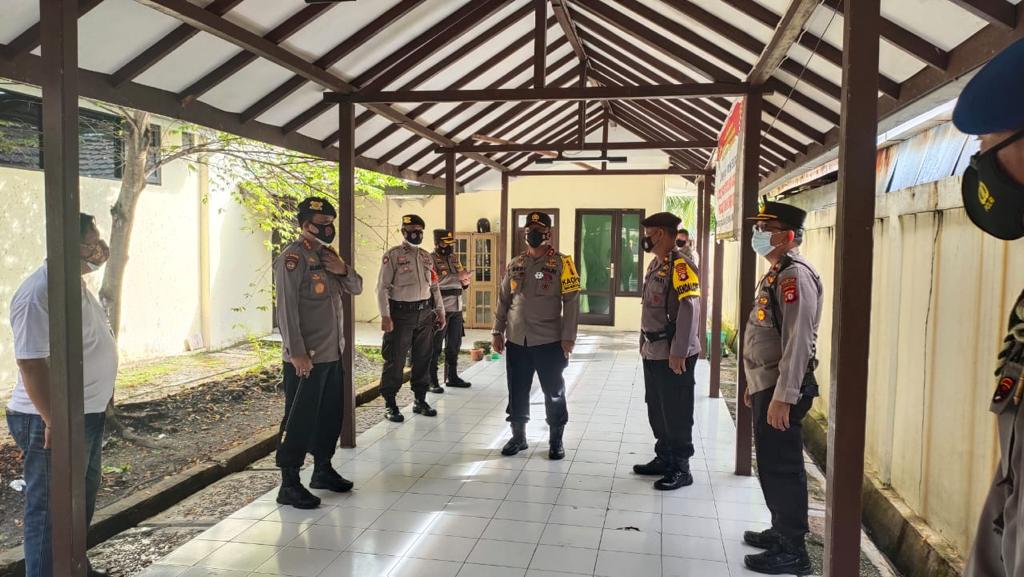 Foto Kapolda Kalteng Irjen Pol Dr Dedi Prasetyo, didampingi pejabat utama dan Kapolresta Palangka Raya cek gudang vaksin