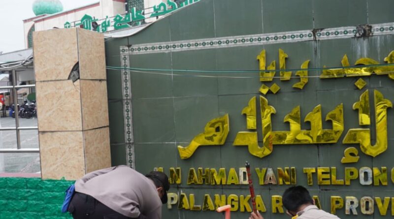 Foto personel Polda Kalteng lakukan Aksi Sosial