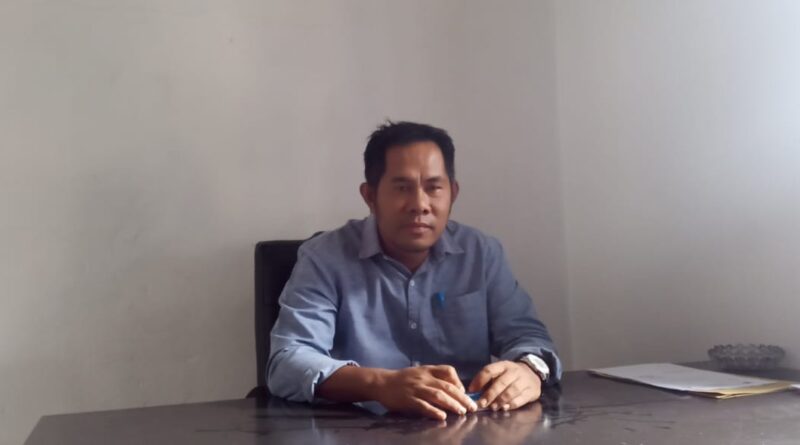 Foto Direktur PDAM Pulau Morotai Hendra Candra ditemui dikantornya