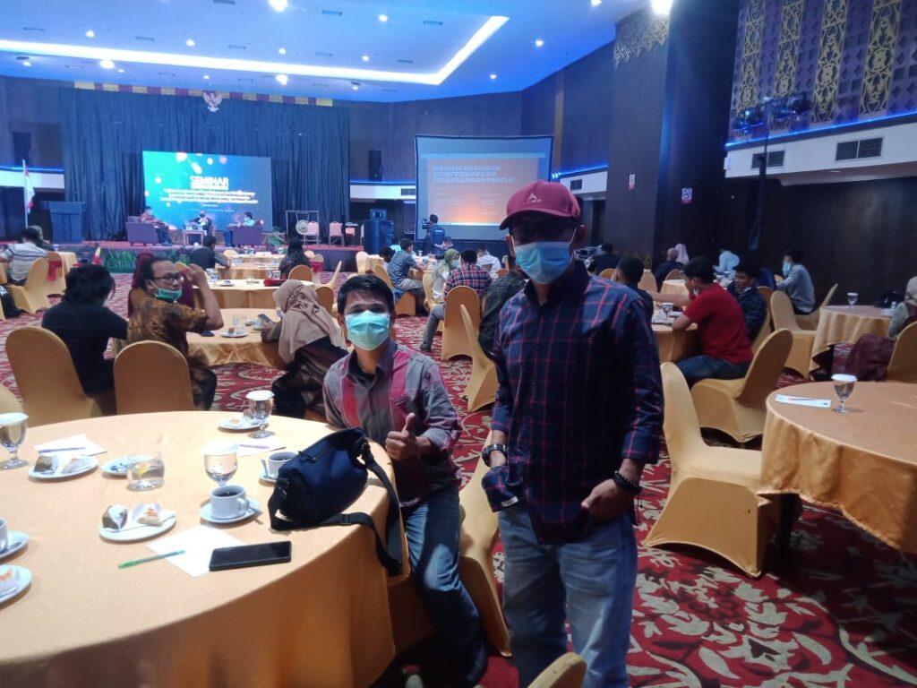 Foto suasana Seminar refleksi dan evaluasi oleh KPU Sumbar