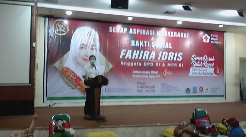 Foto kegiatan donor darah yang diikuti oleh Palang Merah Indonesia (PMI) DKI Jakarta dan Ketua Umum Ormas Kebangkitan Jawara