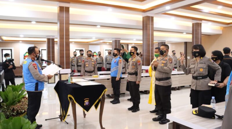 Foto Kapolda Kalteng Irjen Pol. Dr. Dedi Prasetyo pimpin langsung penandatanganan pakta integritas dan pengambilan sumpah