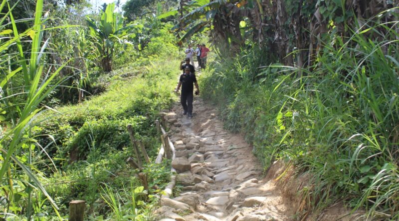 Foto Jalan dusun satu desa Wango, Kecamatan Lolofitu Moi, Kabupaten Nias Barat